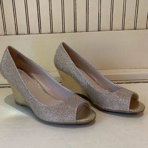 Simply Pelle Wendie Gold Wedges Size 7M